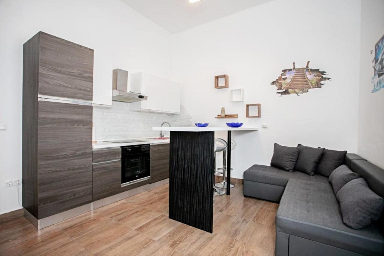 Apartments Punta 2 Omiš Eksteriør bilde