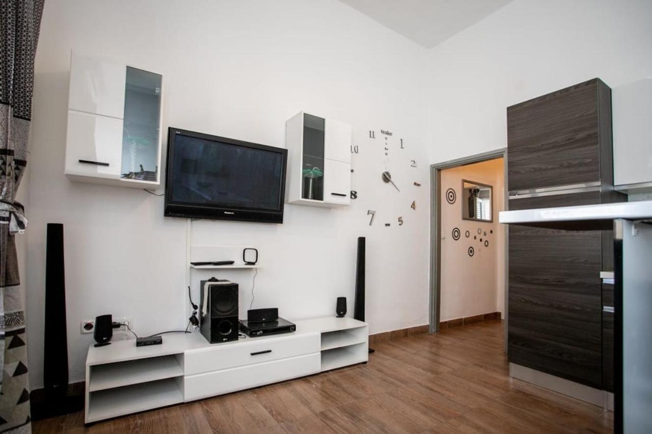 Apartments Punta 2 Omiš Eksteriør bilde