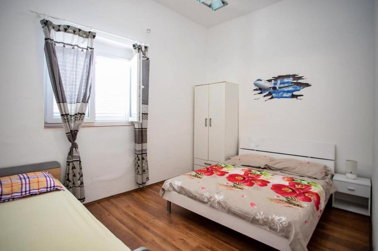 Apartments Punta 2 Omiš Eksteriør bilde